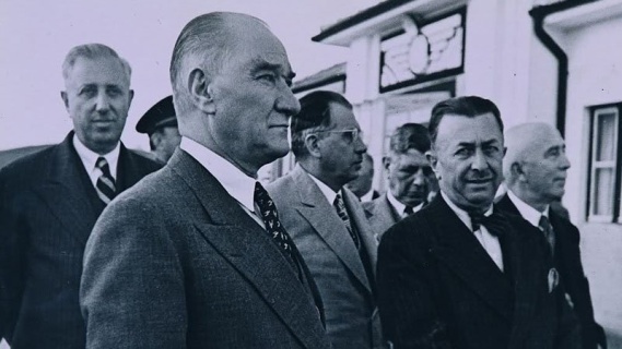Atatürk, yirminci yüzyılın en görkemli olayını yaratan adamdı. National Tidence Gazetesi, Danimarka