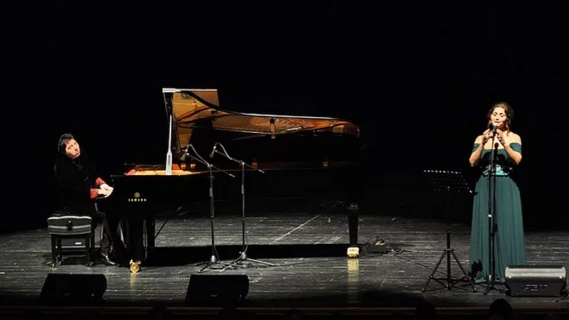 Viv Live