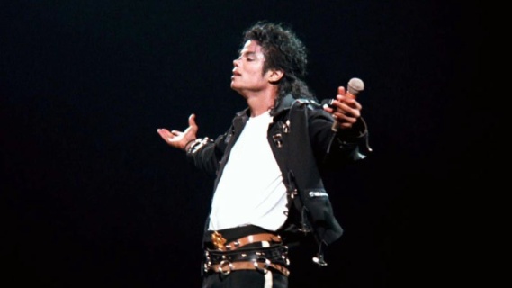 25 Haziran 2009 günü Michael Jackson'ın kalp durması sonucu Los Angeles'ta hayata veda etti.
