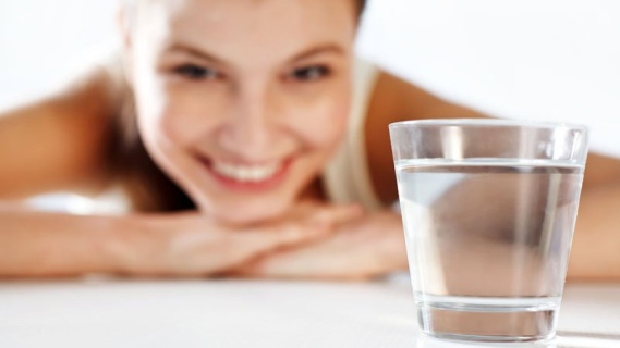Soğuk havalarda genellikle az su içilir. Ancak günde en az 2 litre su içerek kilo vermek kolaylaşır.