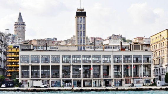 Karaköy Yolcu Salonu Betona Kurban Edildi